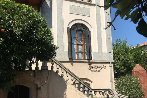 Tire Belediyesi Gülcüoğlu Konakları - Otel - İzmir Bergama