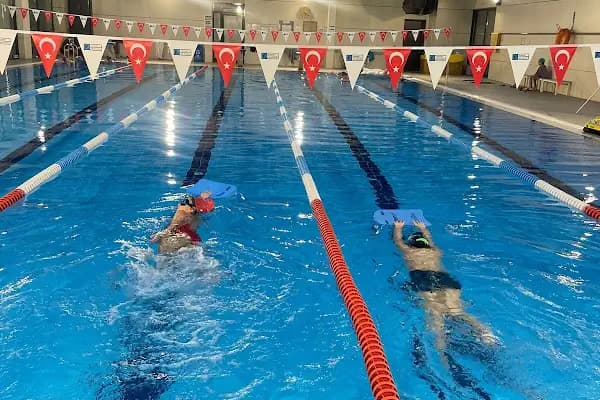 Kadıköy Belediyesi Acıbadem Yüzme Havuzu - Yüzme Havuzu - İstanbul Arnavutköy