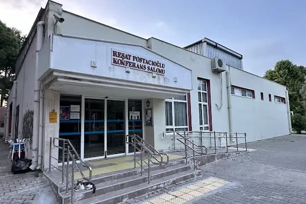 Buca Eğitim Fakültesi Konferans Salonu - Okul - İzmir Buca