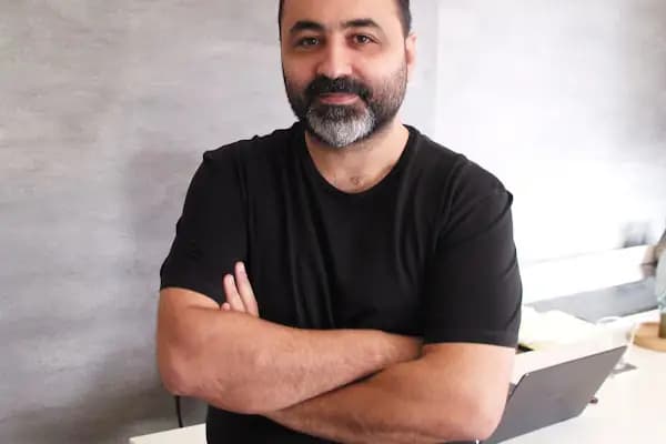 Prof. Dr. Yavuz Başterzi - Estetik Cerrah - İstanbul Güngören