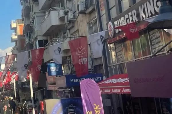 GRATİS BAYRAKLI CD - Kozmetik mağazası - İzmir Balçova