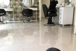 Salon melis woman hairdresser
