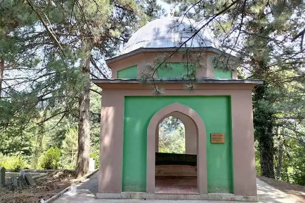 Turgut Alp Türbesi - Mezarlık - Bursa Gemlik