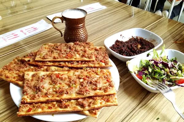 Beyeşrefoğlu etliekmek ve pide salonu - Restoran - Konya Akşehir