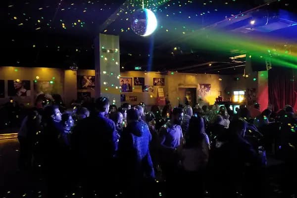 6.45 Kaybedenler Kulübü Bornova ( 6 45 KK Bornova ) - Canlı müzik yapılan mekan - İzmir Bergama