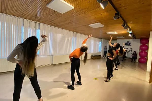 Balıkesir Dans ve Sanat Akademisi - Dans salonu - Balıkesir Karesi