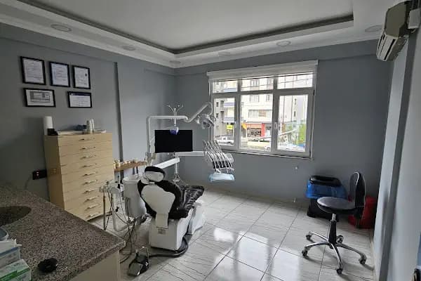 Diş Hekimi Emre Kuruçelik - Diş Hekimi - Trabzon Akçaabat