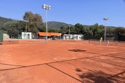 3 sısters tenis kulübü TORBA