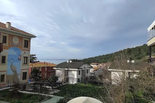 Heybeliada Halk Kütüphanesi - Otobüs Durağı - İstanbul Adalar