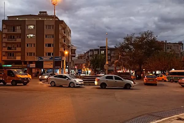 Üçkuyular Meydanı - Park - İzmir Buca