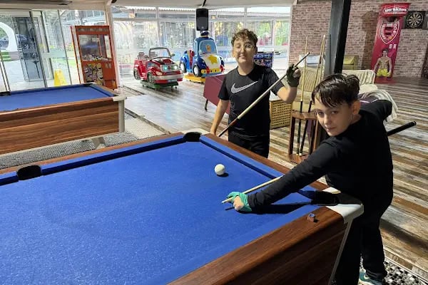 S Bowling Center - Resim 15