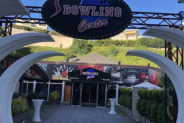 S Bowling Center - Resim 17