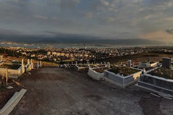 17 Ağustos Deprem Şehitliği - Resim 14