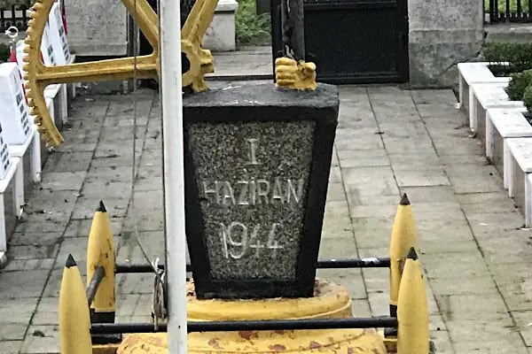 Bakırköy Zuhuratbaba Mezarlığı - Resim 13
