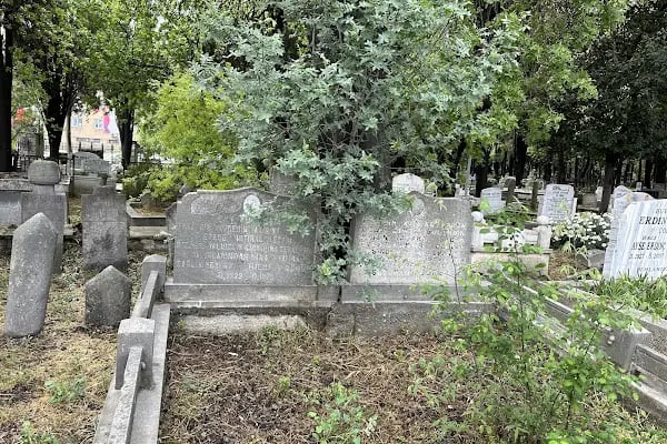 Bakırköy Zuhuratbaba Mezarlığı - Resim 2
