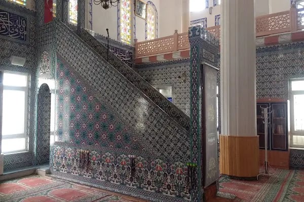 Turgut Alp Cami - Resim 12