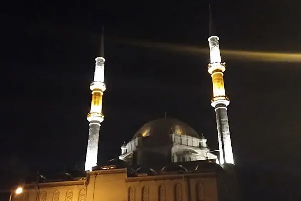 Turgut Alp Cami - Resim 16