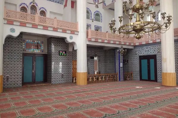 Turgut Alp Cami - Resim 13