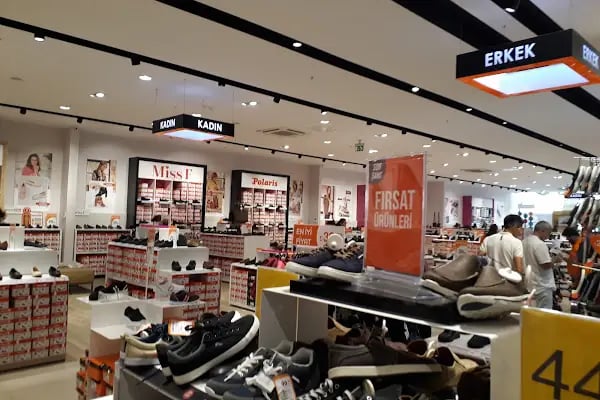 FLO Bodrum Midtown AVM Mağazası - Resim 11