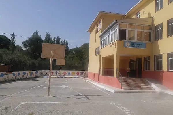 Selçukbey İlkokulu - Resim 3