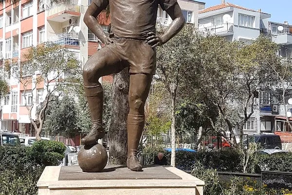 Konak Belediyesi Bahçelievler Metin Oktay Parkı - Resim 2