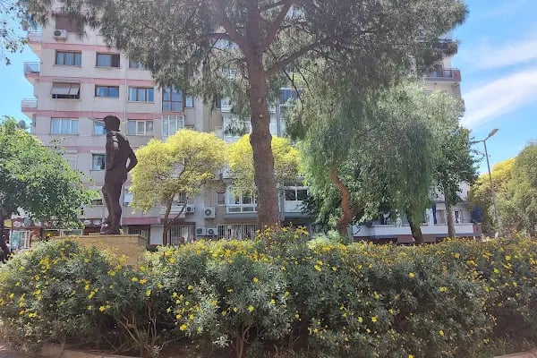 Konak Belediyesi Bahçelievler Metin Oktay Parkı - Resim 5