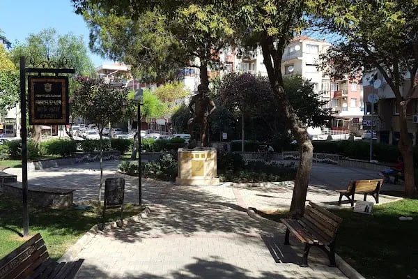 Konak Belediyesi Bahçelievler Metin Oktay Parkı - Resim 1
