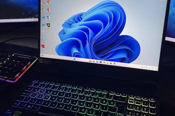 Yıldız Teknik Bilişim &amp; MacBook Notebook Onarım Merkezi - Resim 7