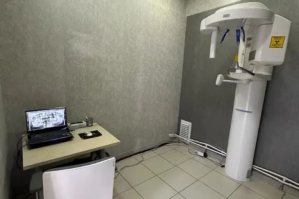 AYVALI AĞIZ VE DİŞ SAĞLIĞI POLİKLİNLİĞİ - Resim 16