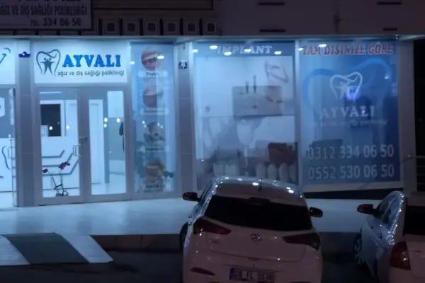 AYVALI AĞIZ VE DİŞ SAĞLIĞI POLİKLİNLİĞİ - Resim 8