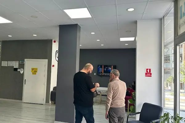 AYVALI AĞIZ VE DİŞ SAĞLIĞI POLİKLİNLİĞİ - Resim 14