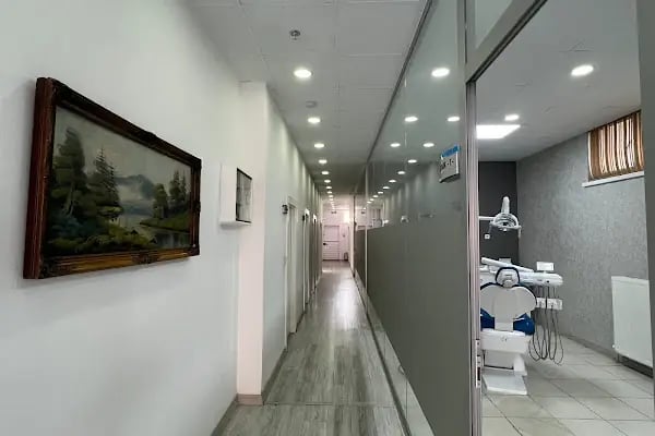 AYVALI AĞIZ VE DİŞ SAĞLIĞI POLİKLİNLİĞİ - Resim 10