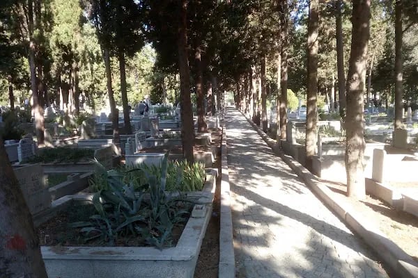 Avcılar Mezarlığı - Resim 3