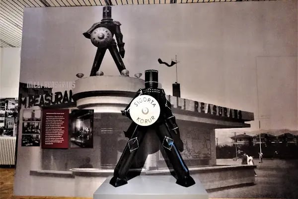 Türkiye İş Bankası Ankara Şubesi - Resim 11