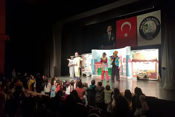 Salihli Zafer Keskiner Şehir Tiyatrosu - Resim 1