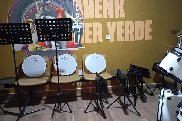 Karşıyaka Tarihi Tren İstasyonu - Resim 13
