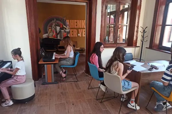 Karşıyaka Tarihi Tren İstasyonu - Resim 16