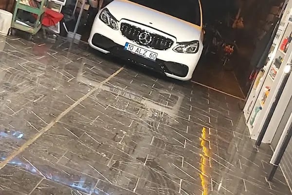 Taksim Garage Oto Bakım Uygulama ve VİP Hizmetler - Resim 3
