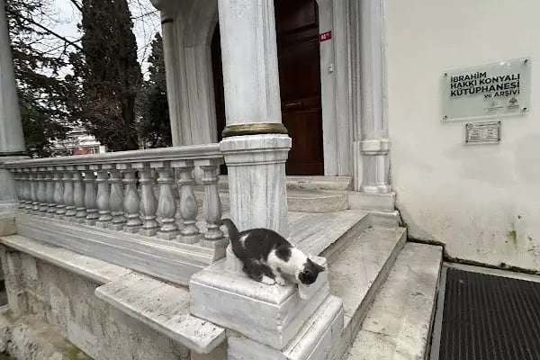 İbrahim Hakkı Konyalı Kütüphanesi Ve Arşivi - Resim 16