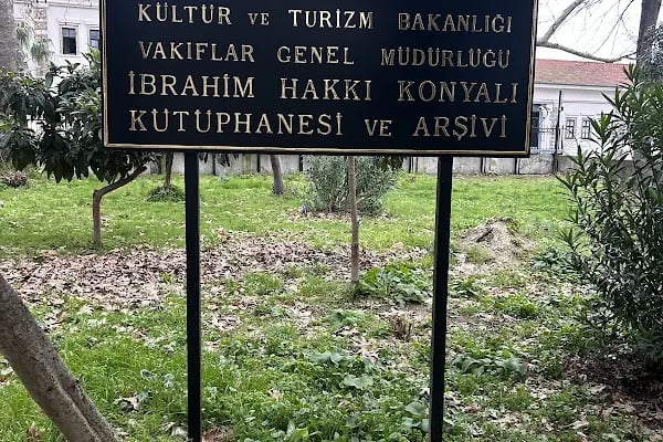 İbrahim Hakkı Konyalı Kütüphanesi Ve Arşivi - Resim 2