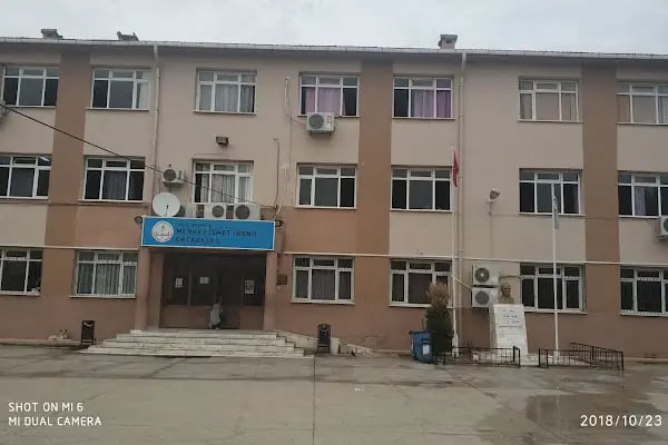 Merkez İsmet İnönü Ortaokulu - Resim 1