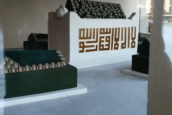 Karesi Bey Türbesi - Resim 17