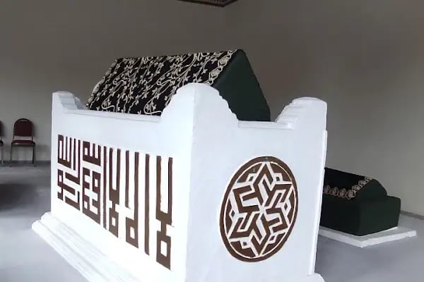 Karesi Bey Türbesi - Resim 18