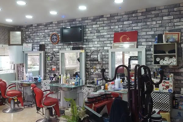 Altın Makas Saç Tasarım Erkek Kuaförü - Resim 3