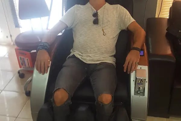 Altın Makas Saç Tasarım Erkek Kuaförü - Resim 14