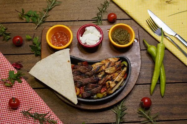 lujuria cafe &amp; restaurant - Resim 3