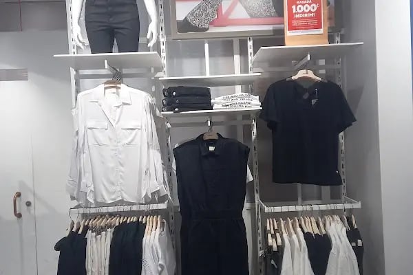 Midtown Colins - Resim 9