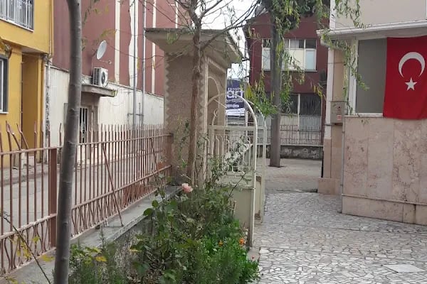 Dr. Halil Bey Cami - Resim 3