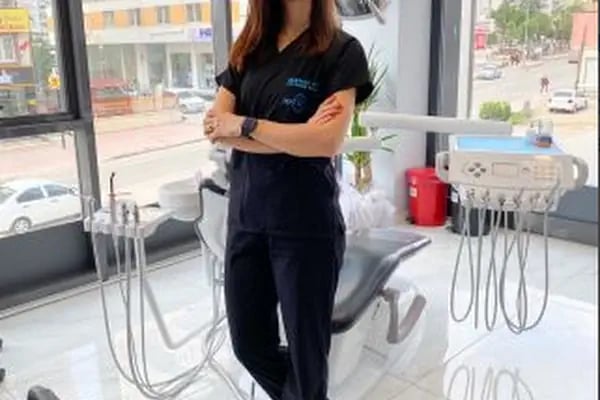 Adana Ağız, Diş ve Çene Cerrahisi Uzmanı Revnak Metin - Resim 1