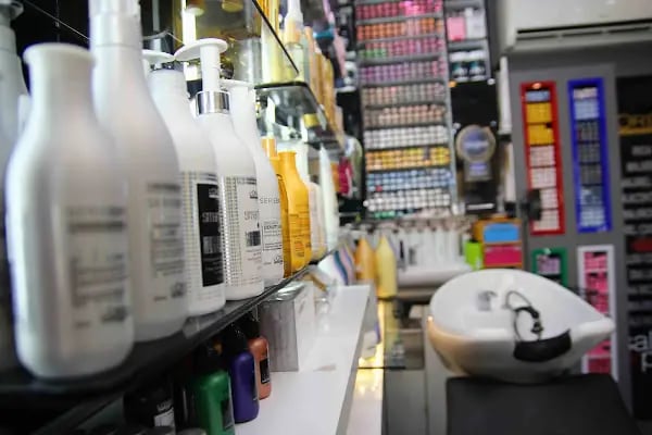Salon D&amp;B Hair And Beauty Salon - Resim 17